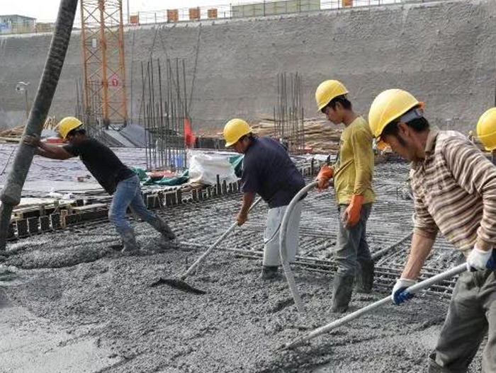 水泥混凝土路面施工有什么材料要求？